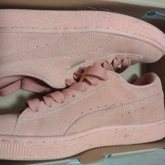 Puma.suede Jr size 4 - Picture 2 of 2